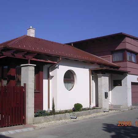 Besenyei Apartman ชาร์วาร์ ภายนอก รูปภาพ