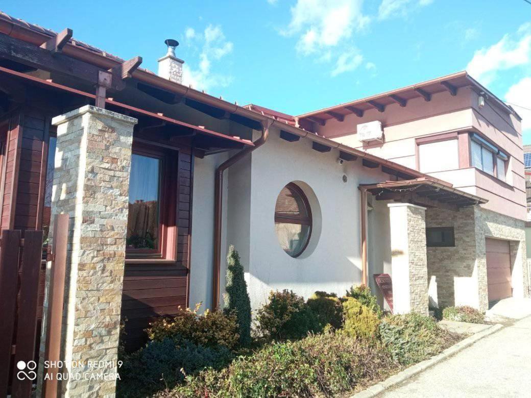 Besenyei Apartman ชาร์วาร์ ภายนอก รูปภาพ