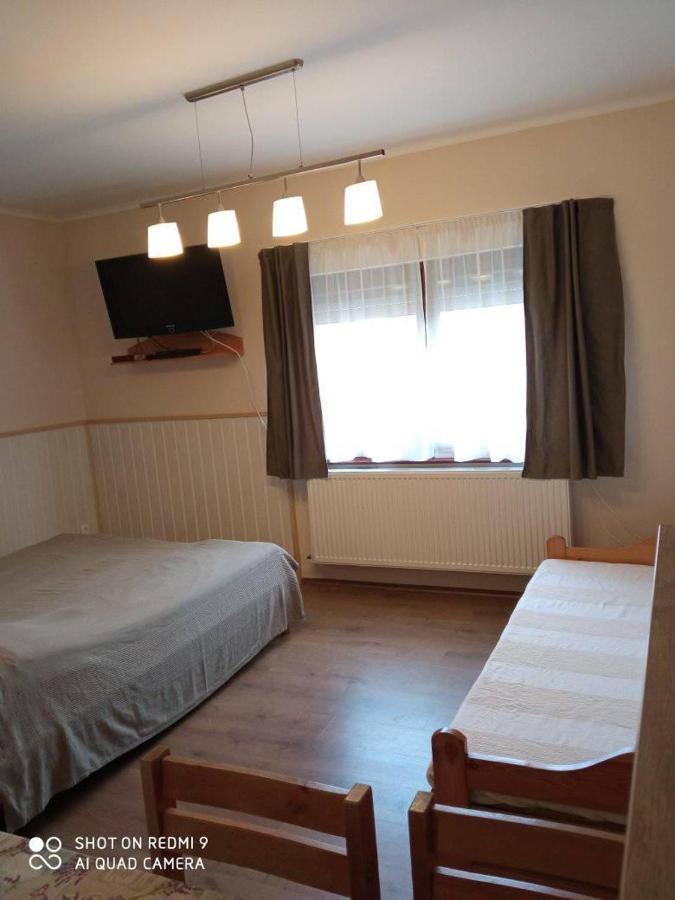 Besenyei Apartman ชาร์วาร์ ภายนอก รูปภาพ