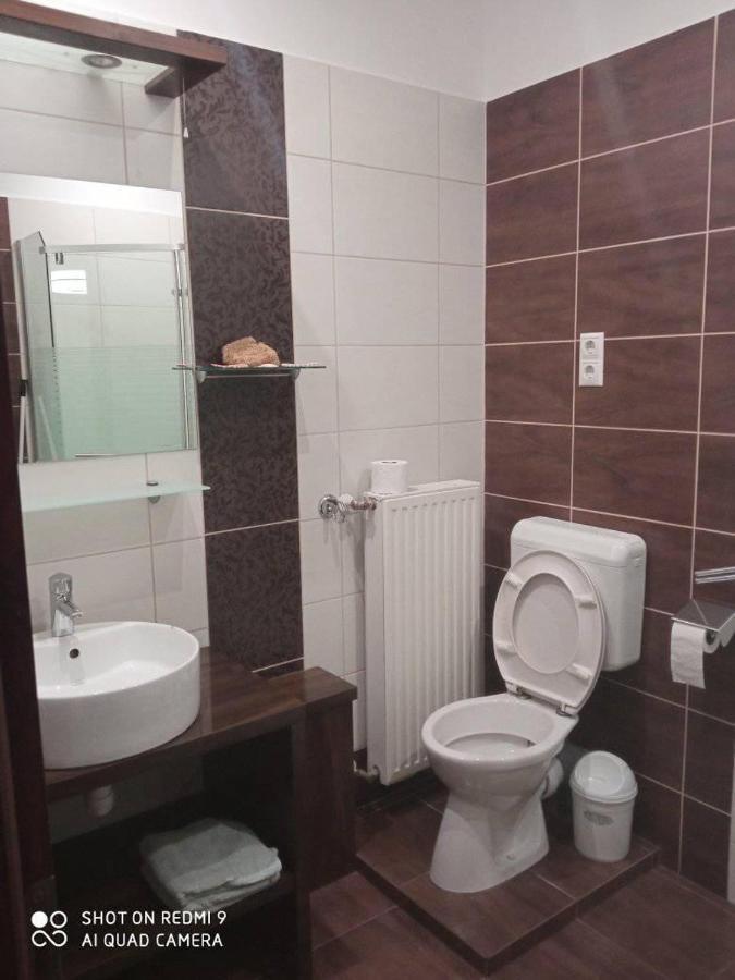 Besenyei Apartman ชาร์วาร์ ภายนอก รูปภาพ