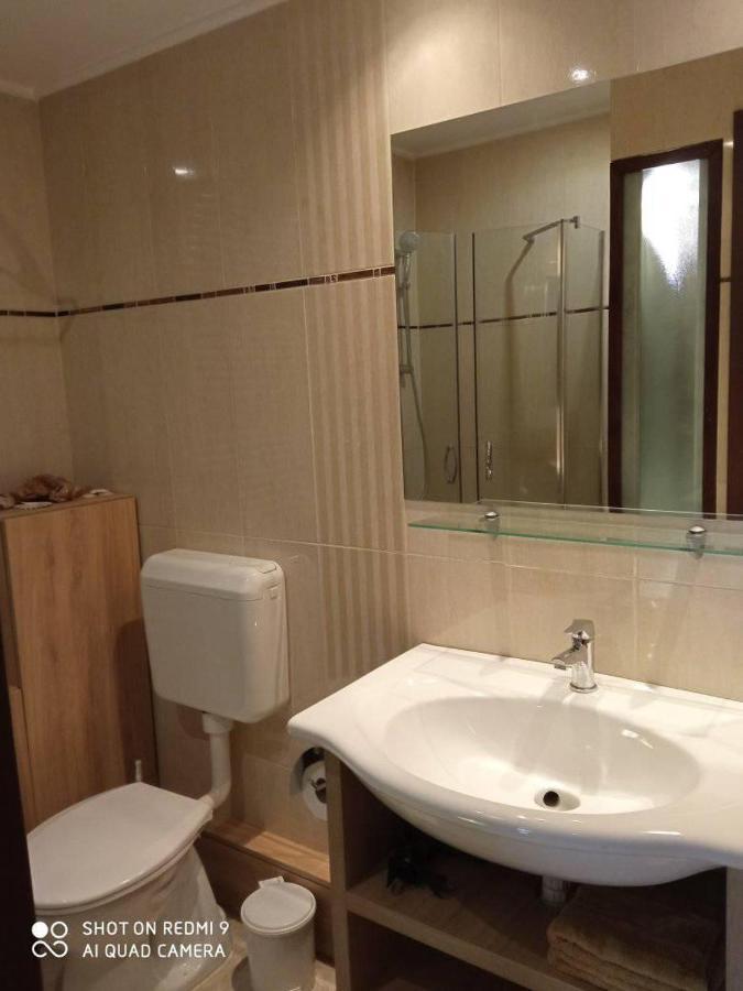 Besenyei Apartman ชาร์วาร์ ภายนอก รูปภาพ