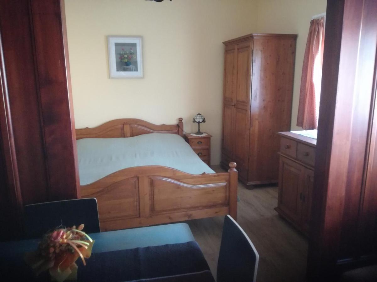 Besenyei Apartman ชาร์วาร์ ภายนอก รูปภาพ