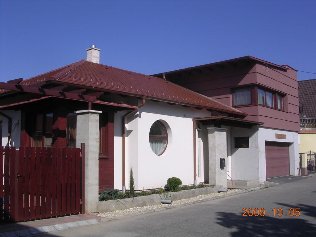 Besenyei Apartman ชาร์วาร์ ภายนอก รูปภาพ